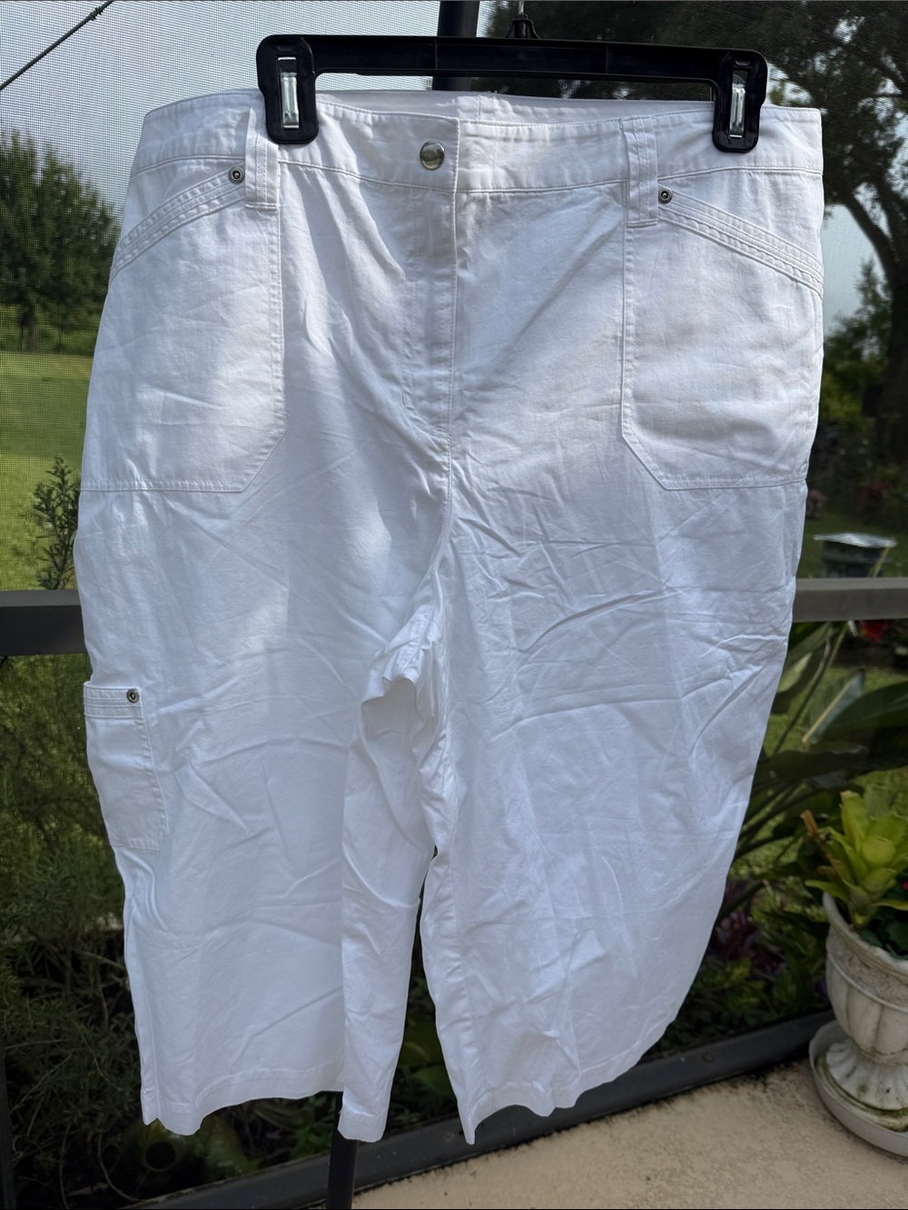 Jones New York Sport White Capri Cargo Pants
